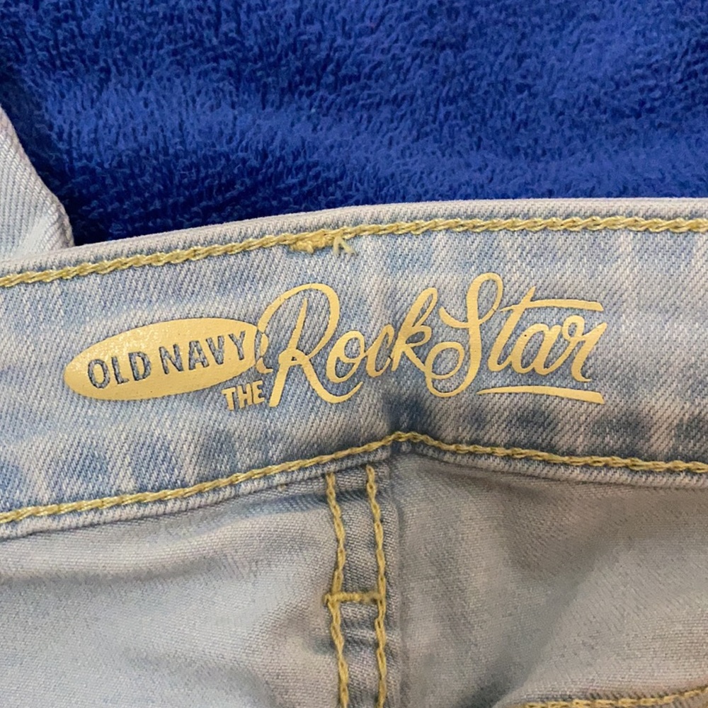 Old Navy | short mid-rise |distressed jeans| light blue | size 6 - Picture 8 of 11